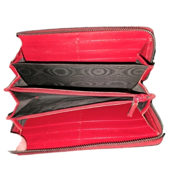 Authentic Gucci Red Embossed Patent Leather Wallet In EUC - Picture 2 of 8